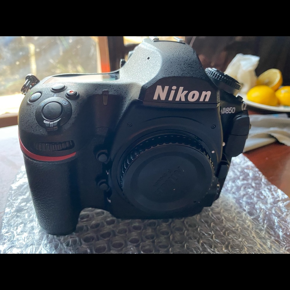 Nikon D850 body camera